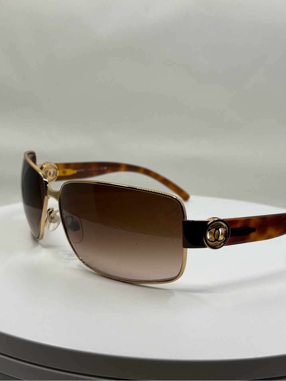 CHANEL Gold-Tone & Tortoiseshell Brown Gradient Sunglasses